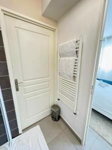Appartements Studio Hotel - Lit King Size - Parking - Wifi : photos des chambres
