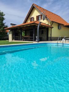 SPA HOLIDAY HOUSE REŽEK - Lovinac