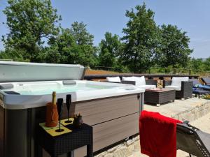 SPA HOLIDAY HOUSE REŽEK - Lovinac