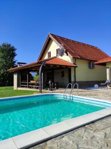 SPA HOLIDAY HOUSE REŽEK - Lovinac