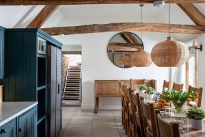 Broadway House, 7 Bedroom, 6 Baths