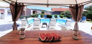 Villa Mendula Trogir - Luxury villa by the beach - heated pool - lush green garden