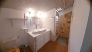Villas Charming converted Mill with Private Swimming Pool : photos des chambres