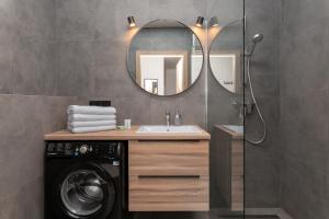 Pure Rental Premium Apartments - Free Parking & AC