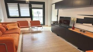 Ap mara llanes paraíso 104