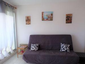 2 Pièces avec Piscine, Proche Plage et Commerces, Quartier Calme avec Parking Privé - FR-1-328-145