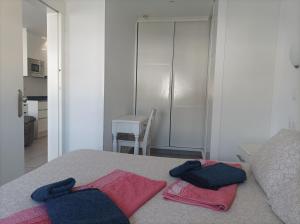 Solaris - Refurbished, Top Floor, Sea Views