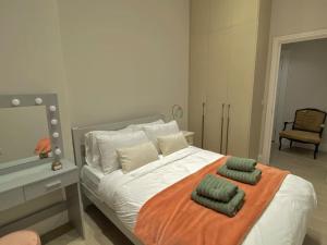 Luxury 2-Bed Flat with Garden in Hampstead Mansion