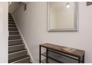 Hollywater Cheerful 3 bedroom home in Close with Pizza Oven