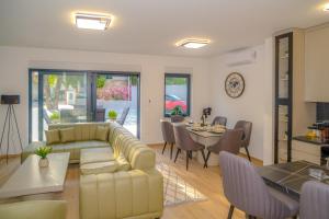 Blue Sky Vodice Pool Villa-GM