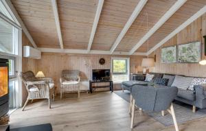 Gorgeous Home In Blokhus With Wifi