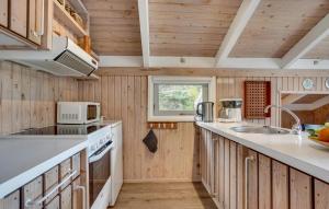 Gorgeous Home In Blokhus With Wifi