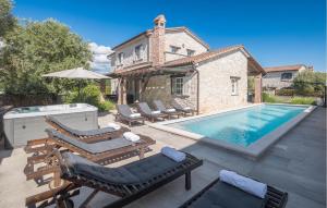 Amazing Home In Visnjan