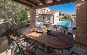 Amazing Home In Visnjan 