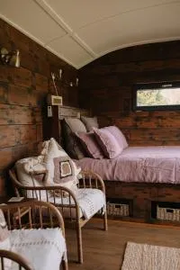 The Piggery - luxe hut retreat - Gorron