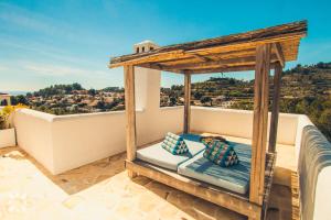 Villa La Quinta Blanca by Abahana Villas