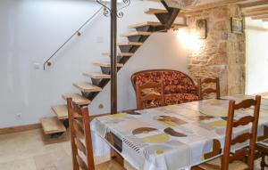 Beautiful Home In Issendolus With Wifi