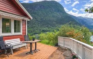 Lovely Home In Bjordal With Kitchen - Haugsvær