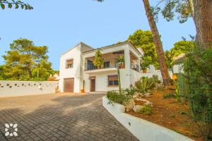 Villa Las Salinas by Abahana Villas