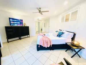Ocean View Island 2-bedroom Townhouse Buggy Valet service extra Queen air bed