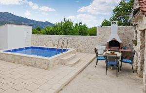 Two-Bedroom Apartment In Metkovic