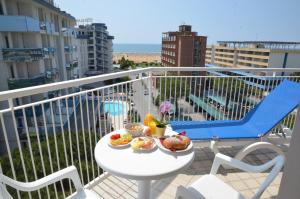 Triple Room with Sea View room in Hotel Luna