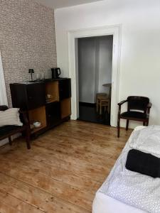 Utcára nyíló apartman