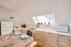 Appartements 1er etage, jardin partage pour 4 a 300m de la plage : photos des chambres