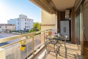 A10 - 1 BDR Heart of Juan les Pins 5 min Sea - AC & Balconies