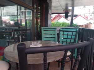 BEN & LEK GUESTHOUSE