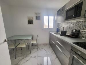 New big flat with balcony 50mts away from beach Parking Optional