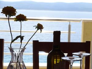 6 pax Apertment ON THE BEACH with Terrace, Sea view, Garden, Parking ensured, first floor
