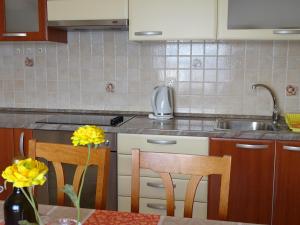 6 pax Apertment ON THE BEACH with Terrace, Sea view, Garden, Parking ensured, first floor