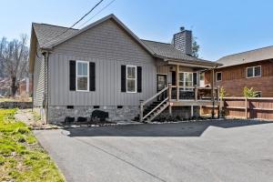 Bear Pass is a 3 bed 2 bath craftsman style home located within walking distance to DT Gatlinburg