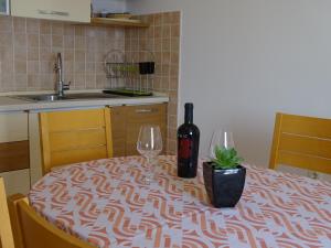 6-pax Apartment ON THE BEACH - TOP Floor, Great sea view, Parking ensured