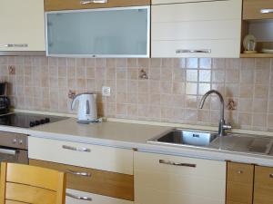 6-pax Apartment ON THE BEACH - TOP Floor, Great sea view, Parking ensured