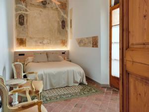 Les Voltes III - stunning 5BD home with panoramic views in hilltop wine village