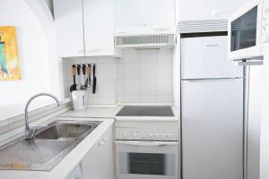 Piscina y playa en Laguna Beach Torrox