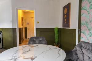 5C- Stylish Urban Retreat - Spacious 2 Bed Flat