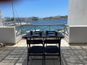 City Centre Tinos Studio with Old Port Sea View & Balcony