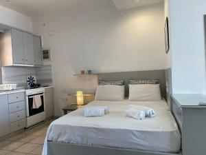 City Centre Tinos Studio with Old Port Sea View & Balcony