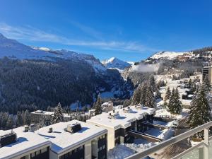 Penthouse 3-bedroom apartment, mountain views, large terrasse, piste access