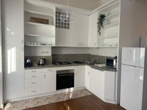 Like at Home - Close to Metro, Stadio San Siro, Duomo with private parking place