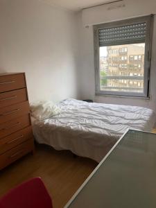 Sejours chez l'habitant A Boulogne une chambre meublee dans appartement partage 5 mn du metro et tram : photos des chambres