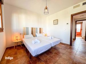 Spacious Townhouse - Private Patio Oasis - FRE01