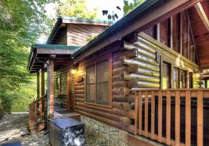 The Adventure Lodge Located in Black Bear Falls Resort with 3 King Suites!