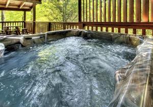 The Adventure Lodge Located in Black Bear Falls Resort with 3 King Suites!