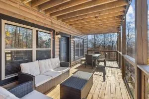 Embrace the Wild at the "Rustic Bear" Your Cozy Cabin Escape! - Cartertown