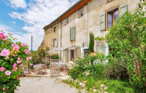 Maisons de vacances Awesome Home In Dun With Wifi : photos des chambres