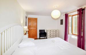 Maisons de vacances Awesome Home In Dun With Wifi : photos des chambres